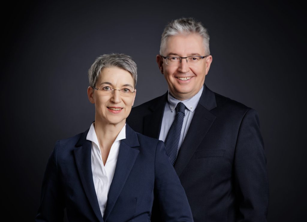 Zwei professionelle Personen